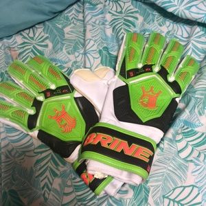 Goalie gloves for soccer